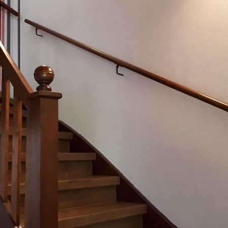 Private Room In Our Home With Free Vvo Ticket & Cats بيرنا المظهر الخارجي الصورة