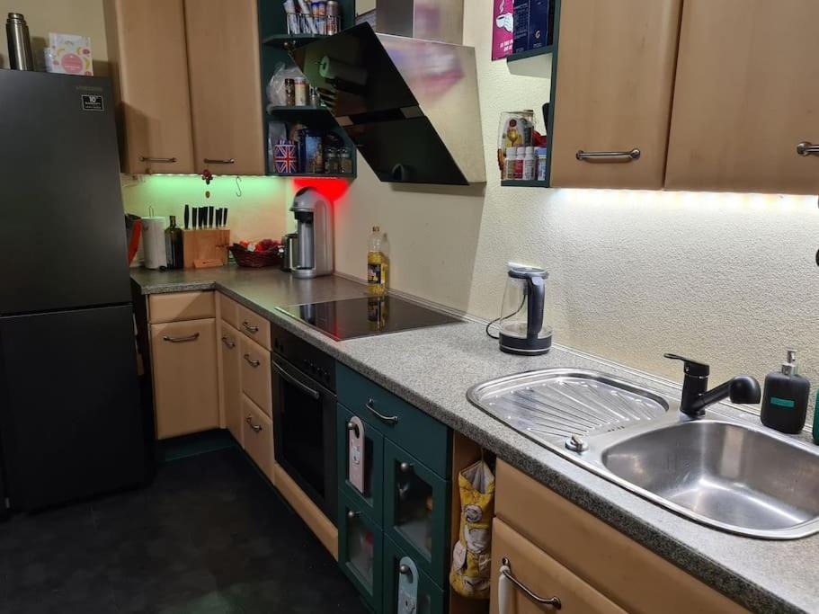 Private Room In Our Home With Free Vvo Ticket & Cats بيرنا المظهر الخارجي الصورة