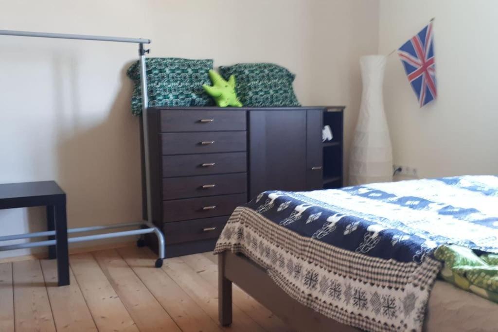 Private Room In Our Home With Free Vvo Ticket & Cats بيرنا المظهر الخارجي الصورة